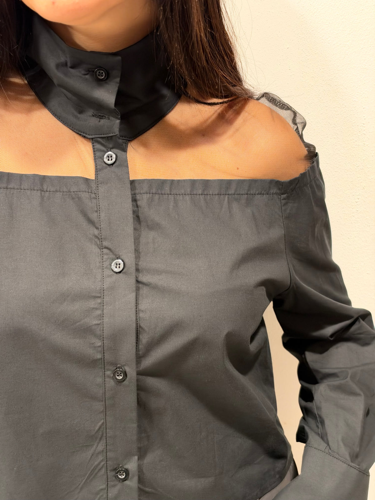 Camicia mezzo-collo con inserto velato – nero Vicolo