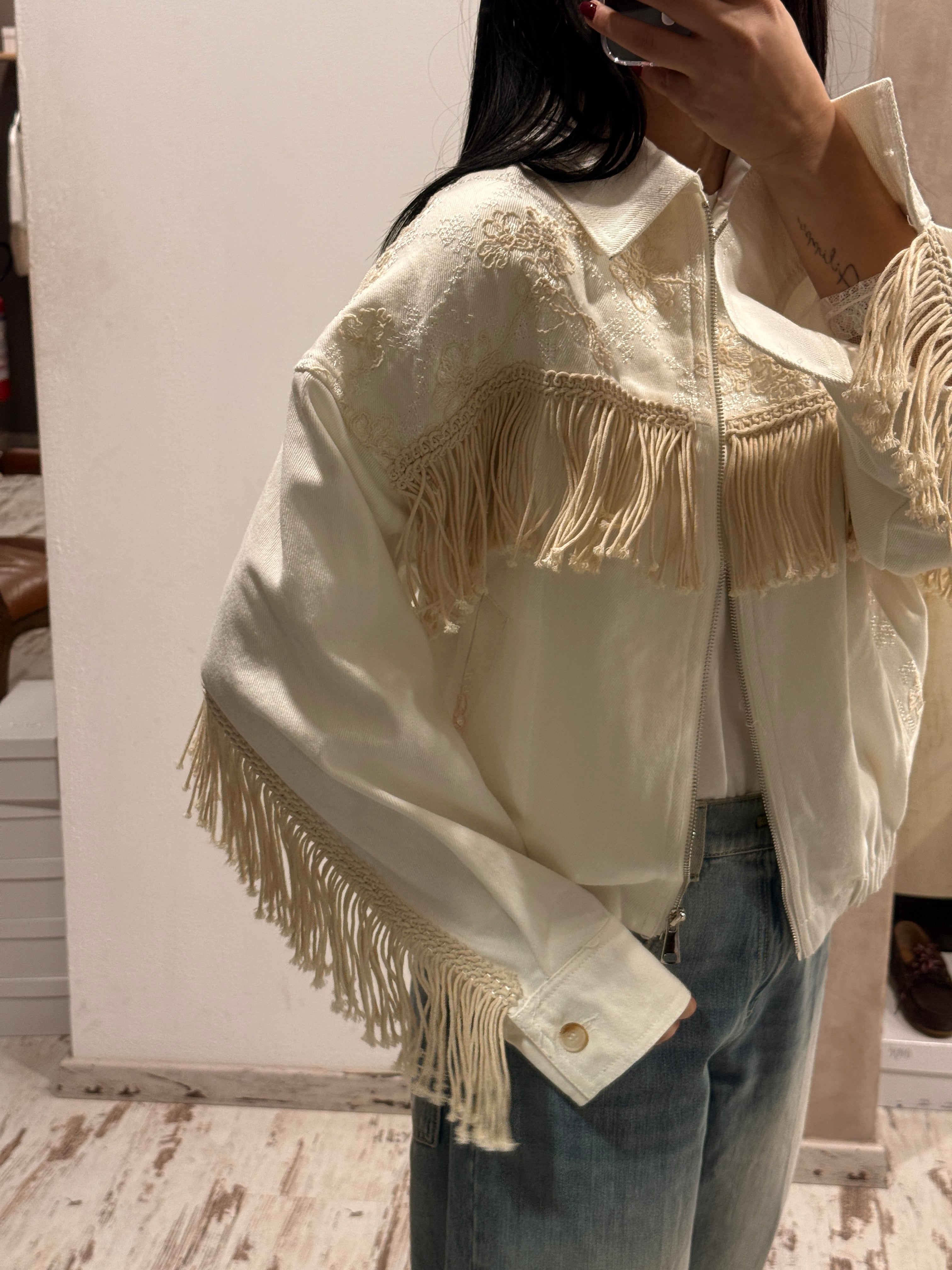 Bomber in denim bianco con ricami e frange - HaveOne