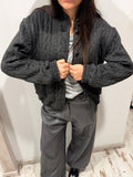 Bomber in lana antracite con zip coperta e bottoni, maniche elastiche e chiusura frontale