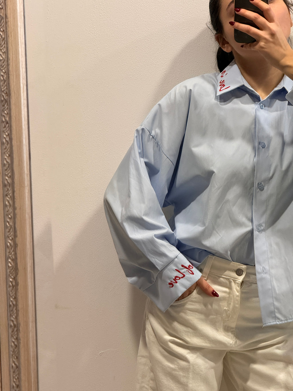 Camicia HaveOne con ricami rossi