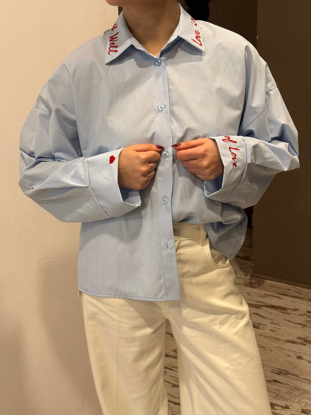 Camicia HaveOne con ricami rossi