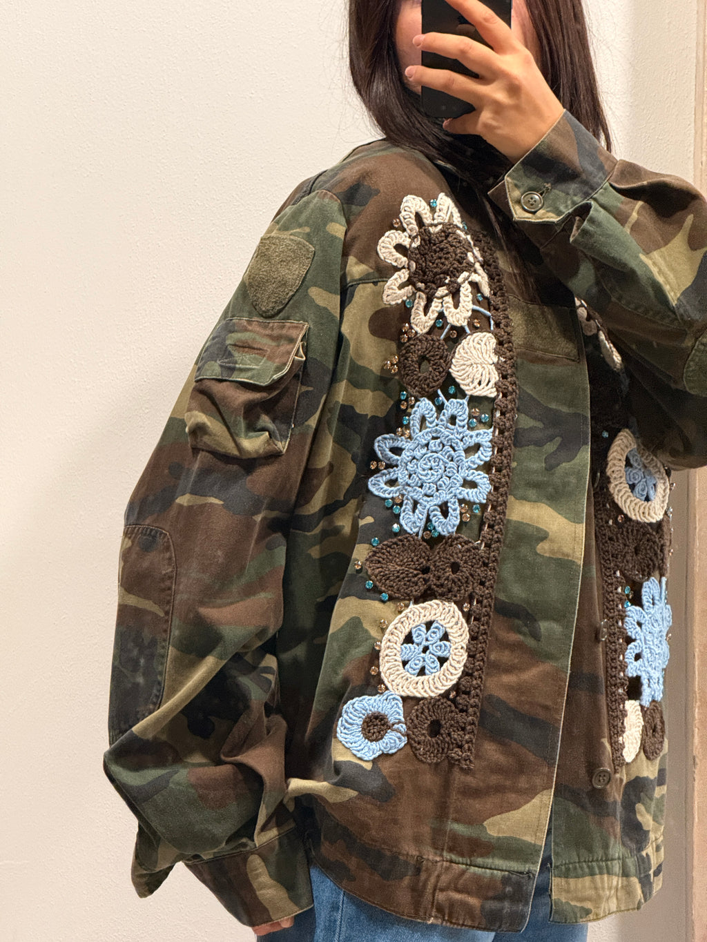 Camicia camouflage con strass e ricami Susy mix