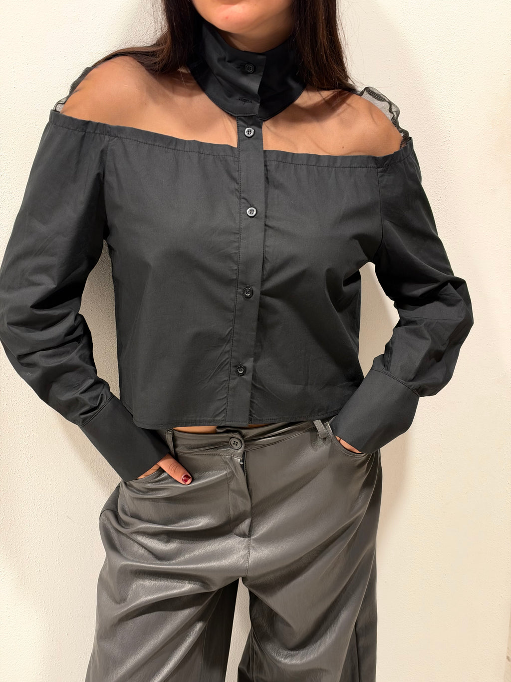 Camicia mezzo-collo con inserto velato – nero Vicolo