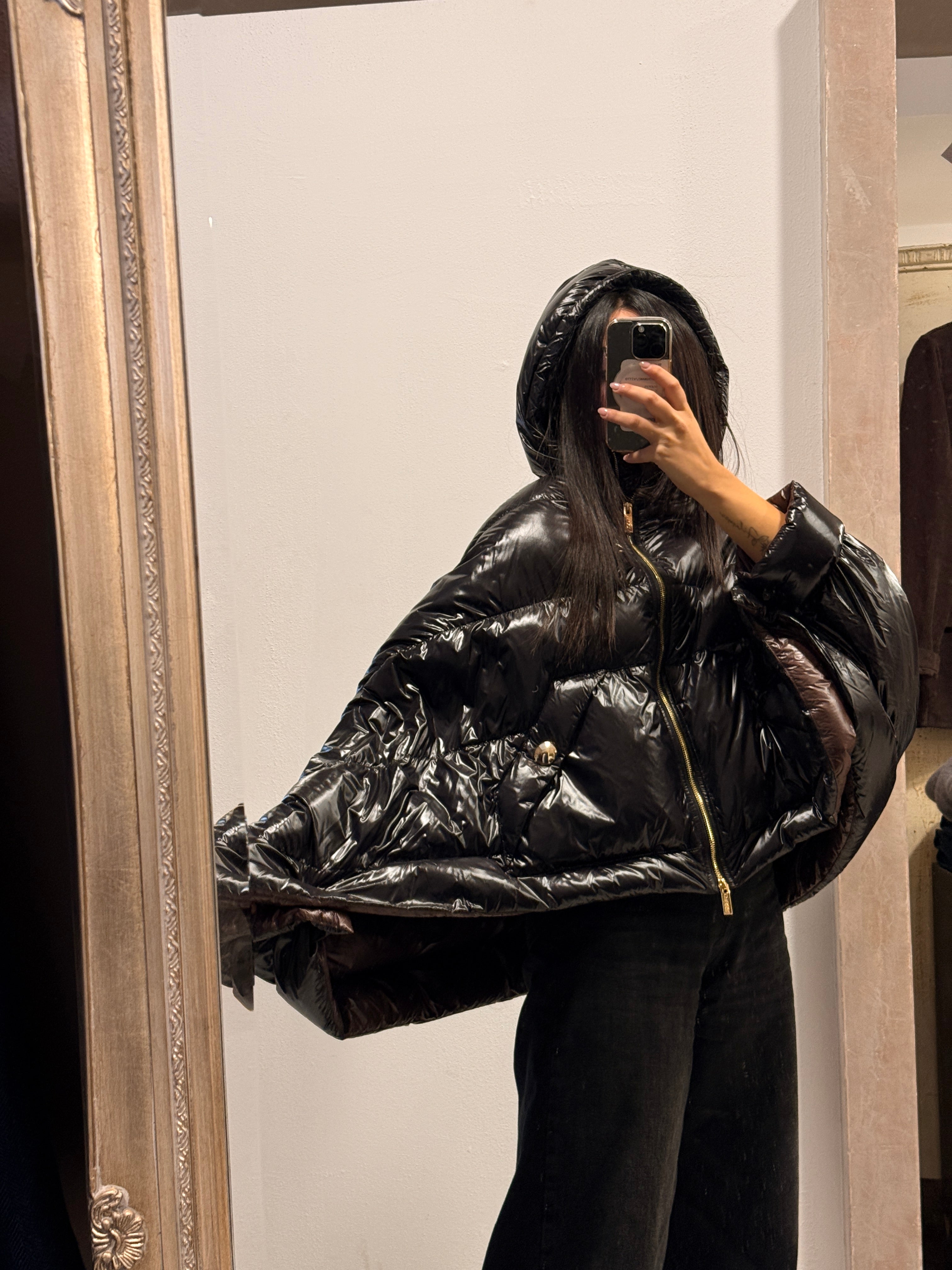 Piumino nero da donna VICOLO con maniche a pipistrello