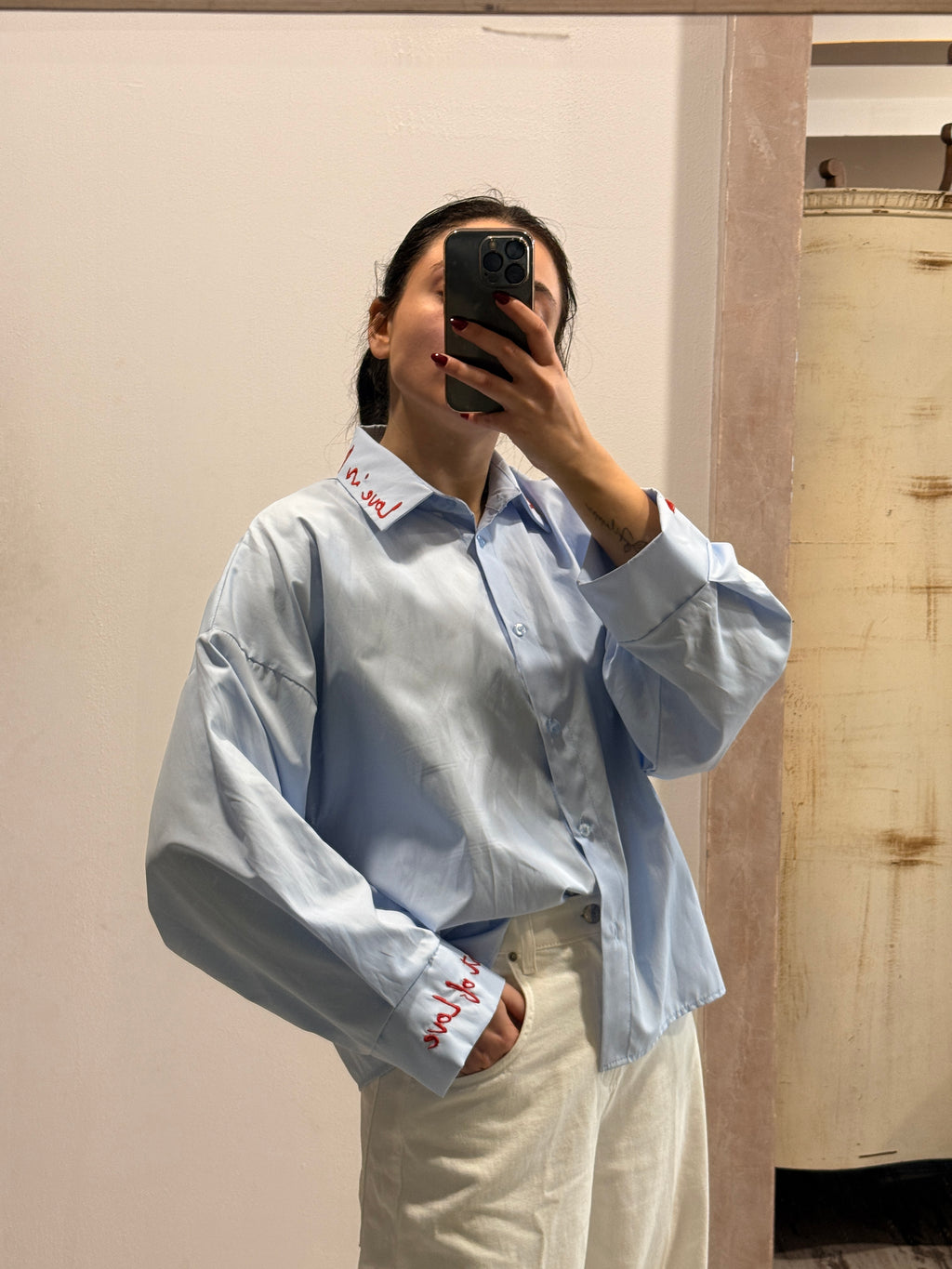 Camicia HaveOne con ricami rossi