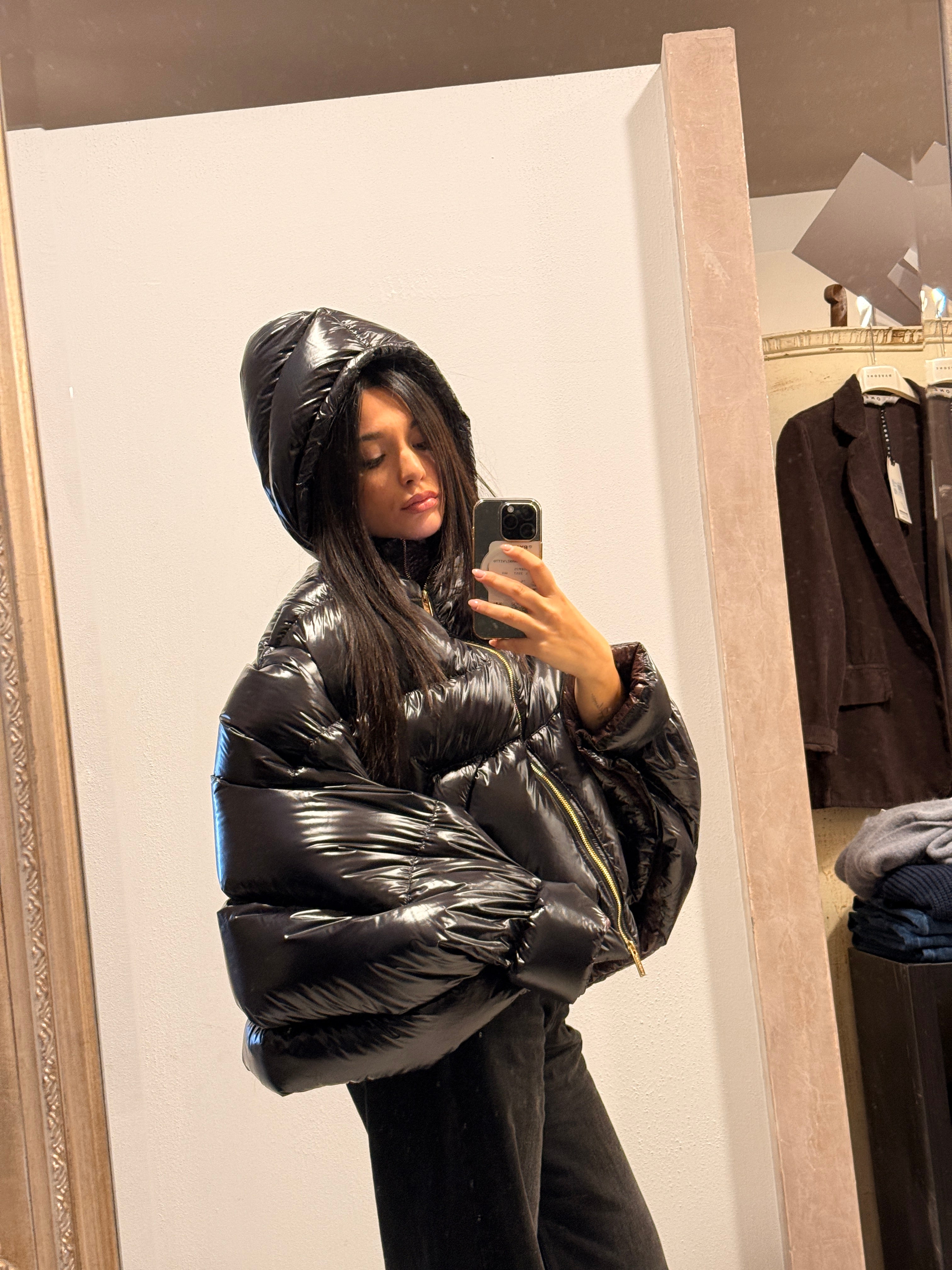 Piumino nero da donna VICOLO con maniche a pipistrello