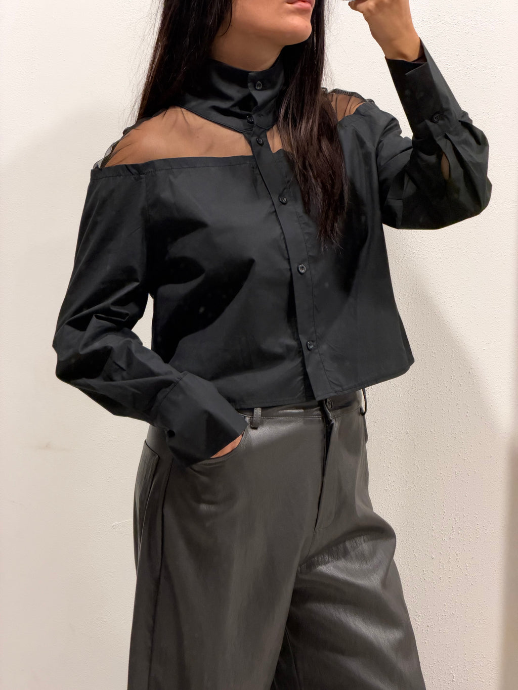 Camicia mezzo-collo con inserto velato – nero Vicolo