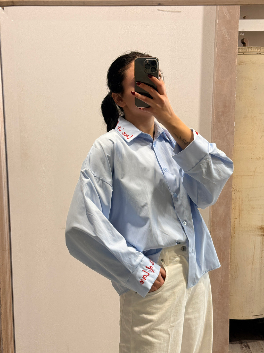 Camicia HaveOne con ricami rossi