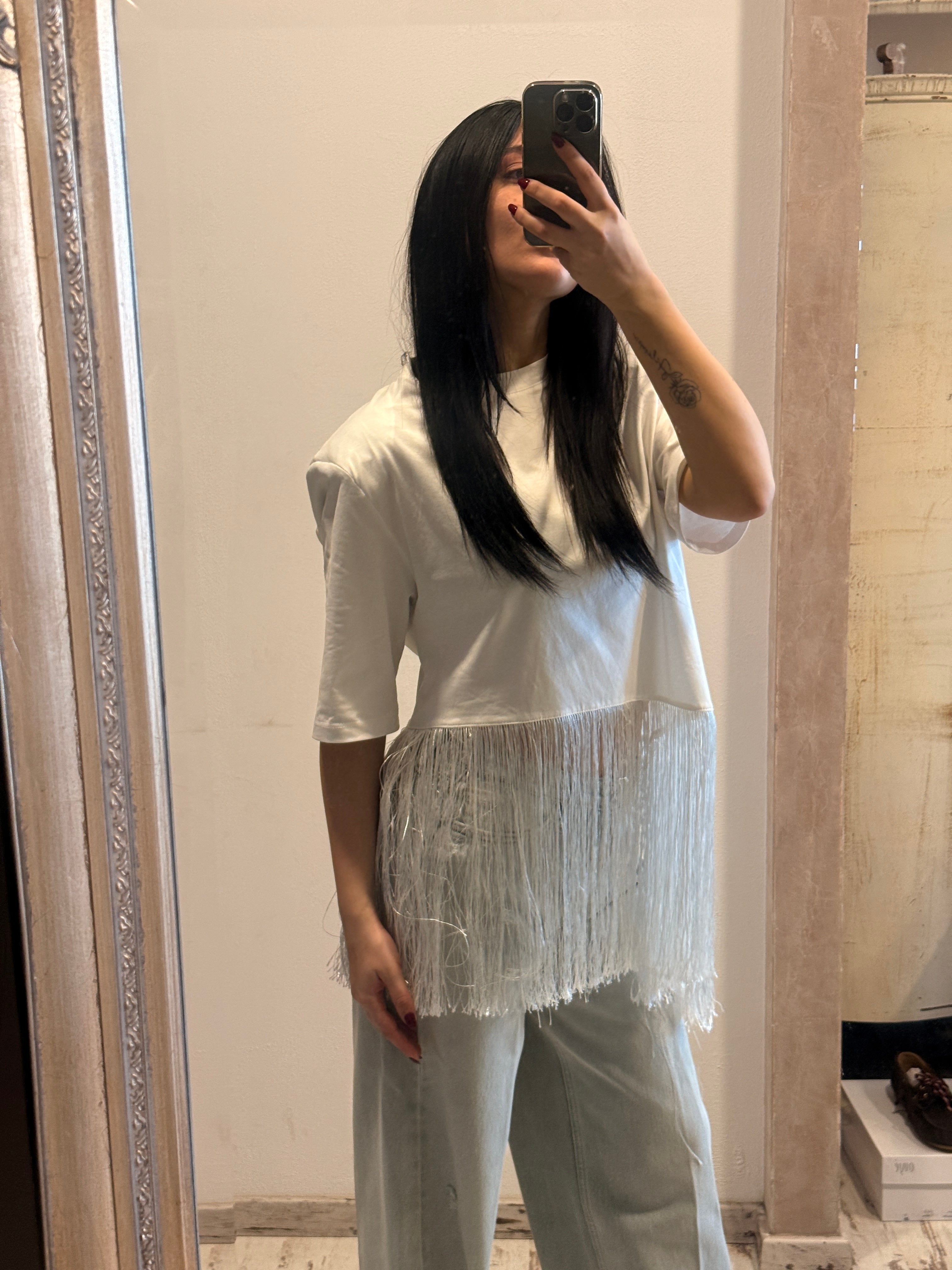 T shirt bianca taglio asimmetrico con frange argento - HaveOne