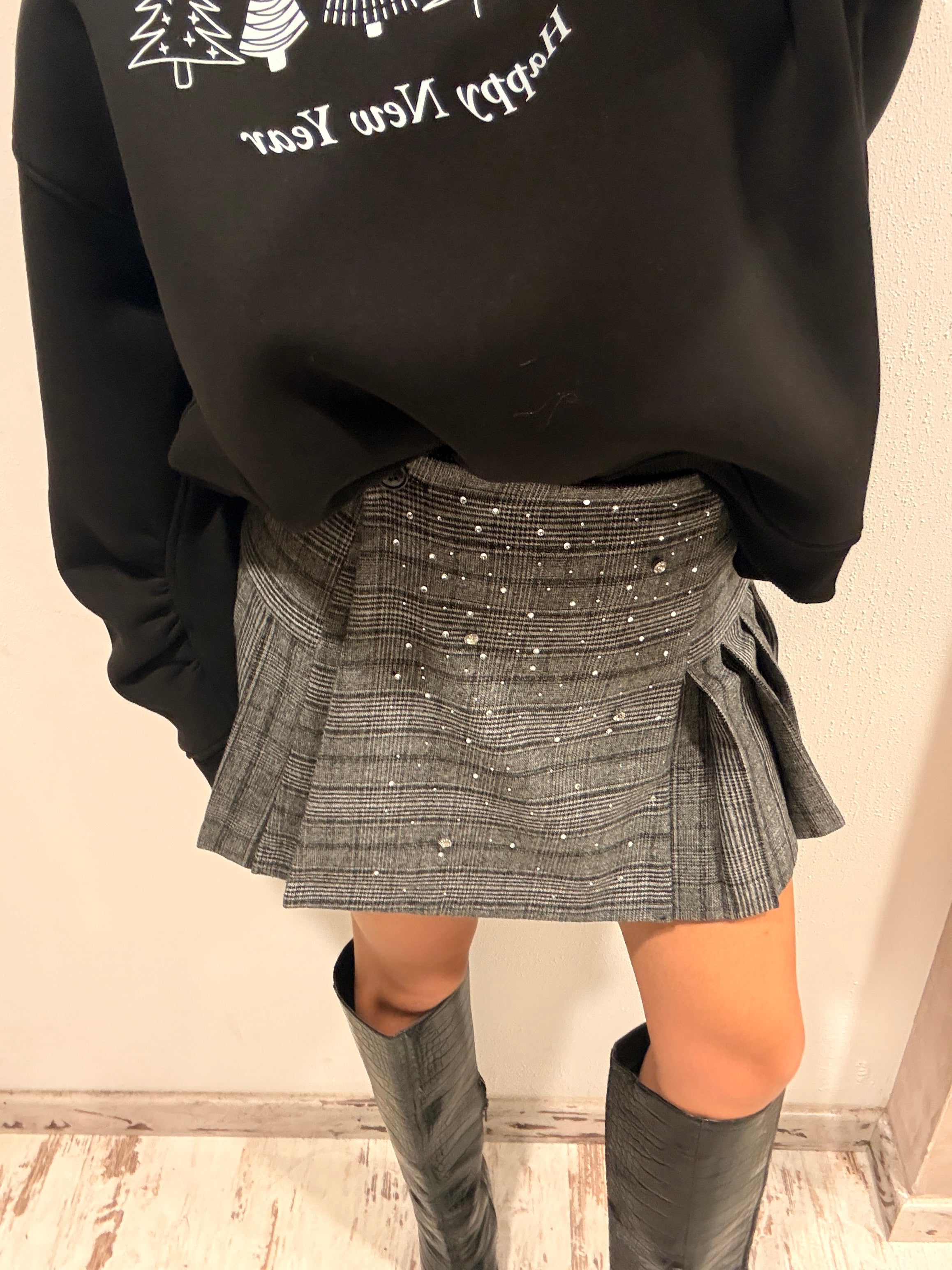 Gonna corta a portafoglio con perle e motivo check Please