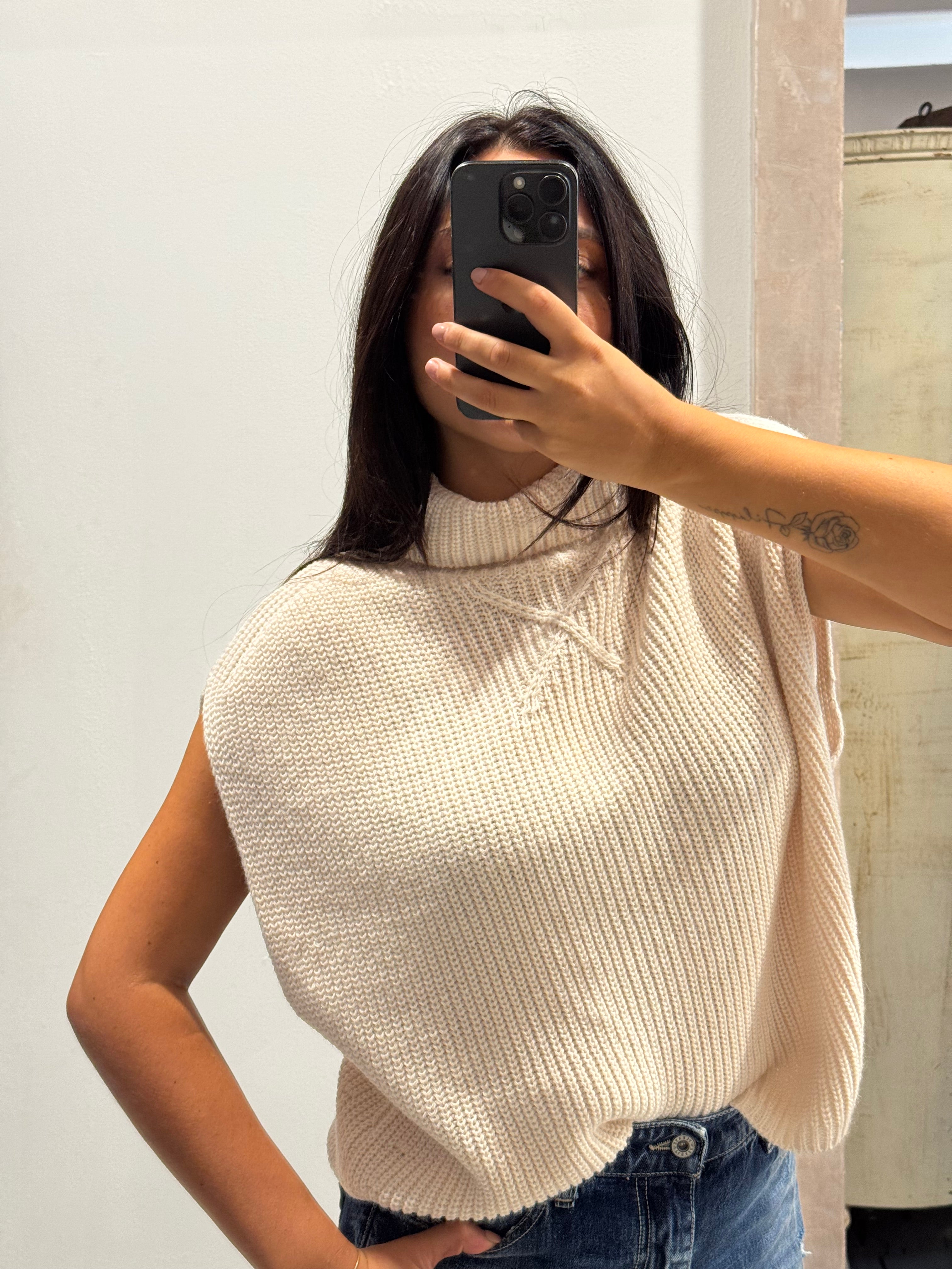 Maglione senza maniche a collo alto Please - Panna