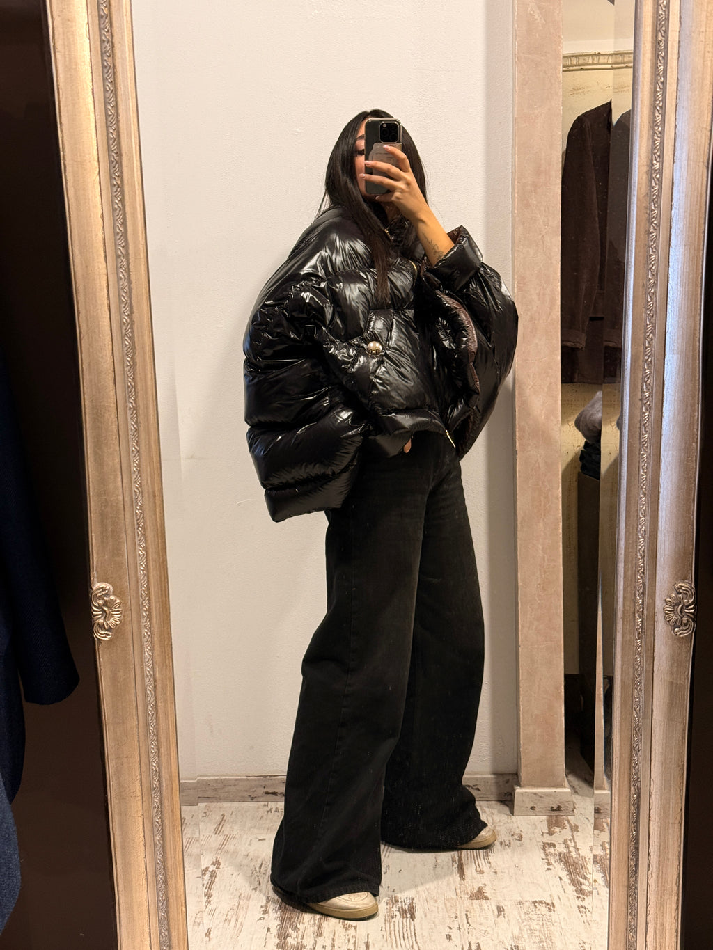 Piumino nero da donna VICOLO con maniche a pipistrello