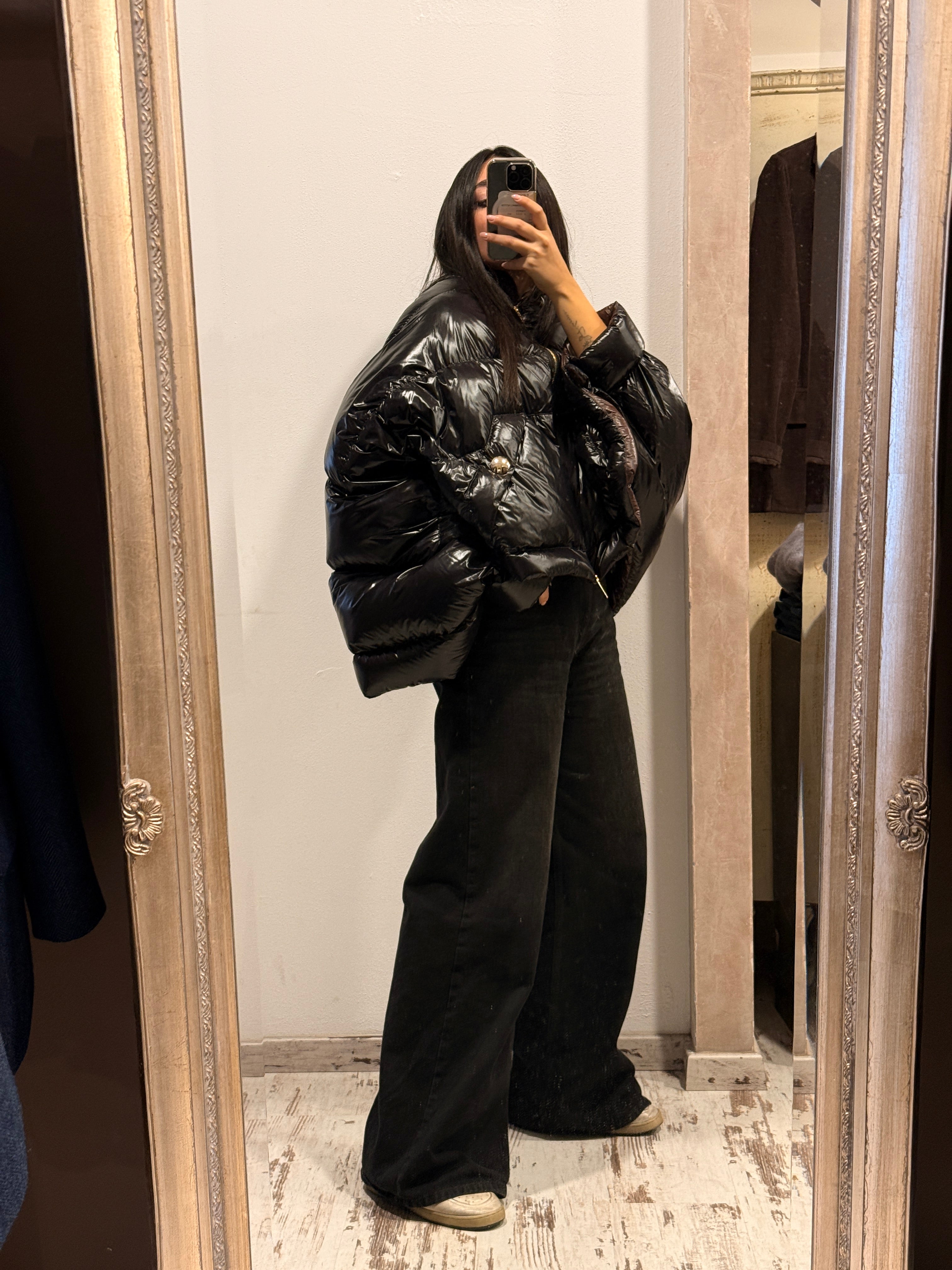 Piumino nero da donna VICOLO con maniche a pipistrello