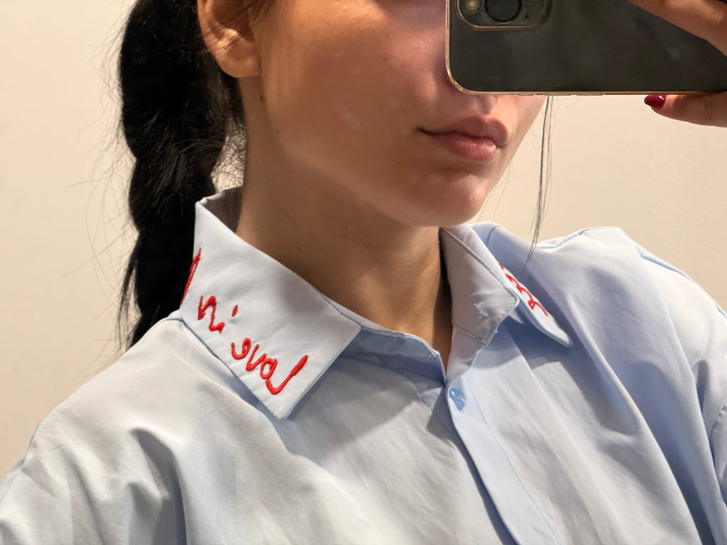 Camicia HaveOne con ricami rossi
