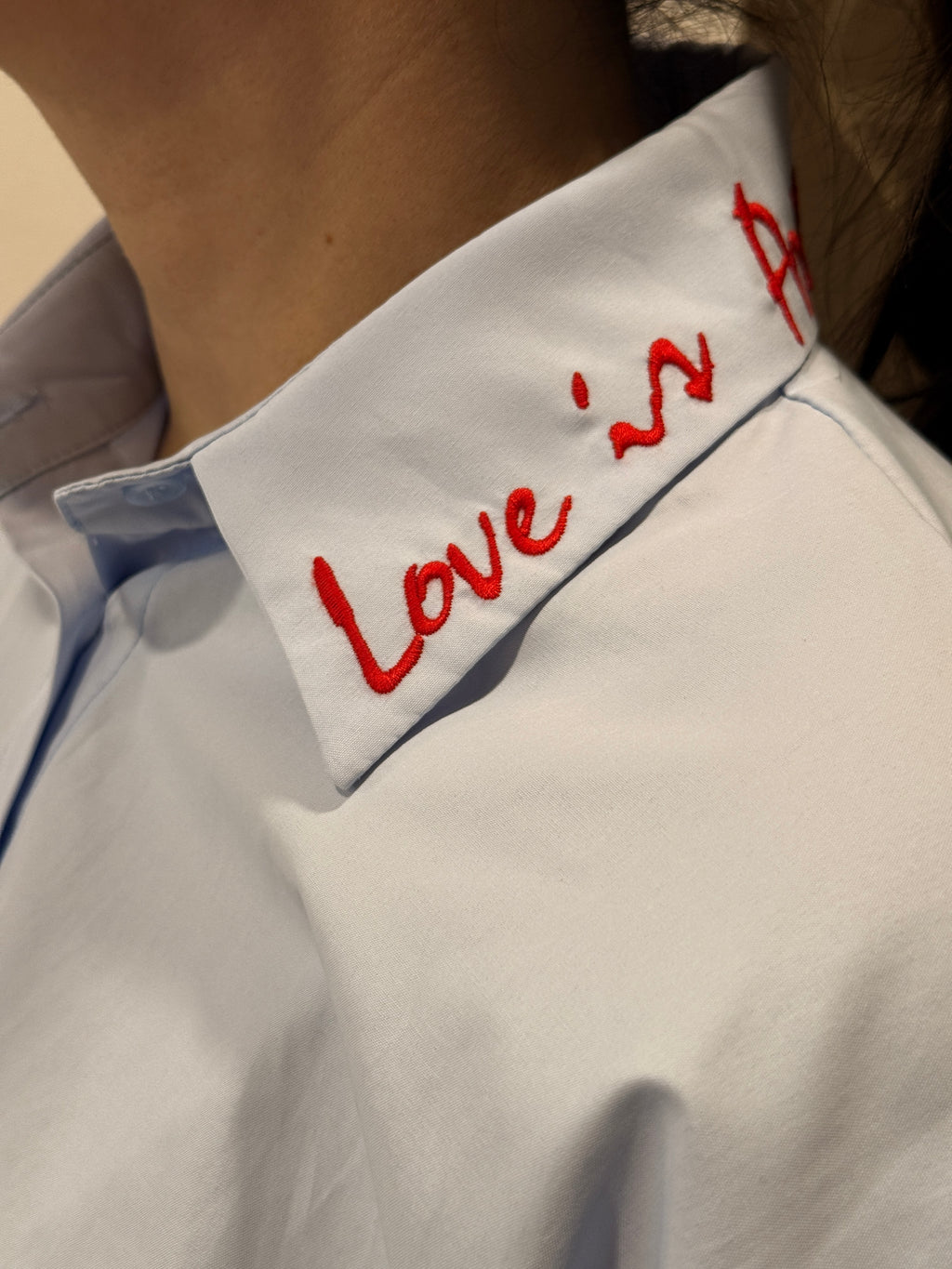 Camicia HaveOne con ricami rossi