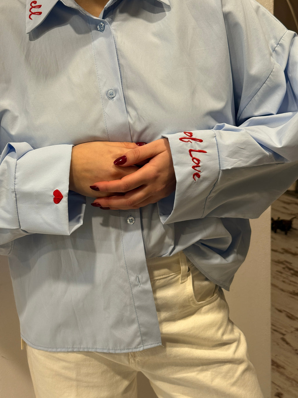 Camicia HaveOne con ricami rossi