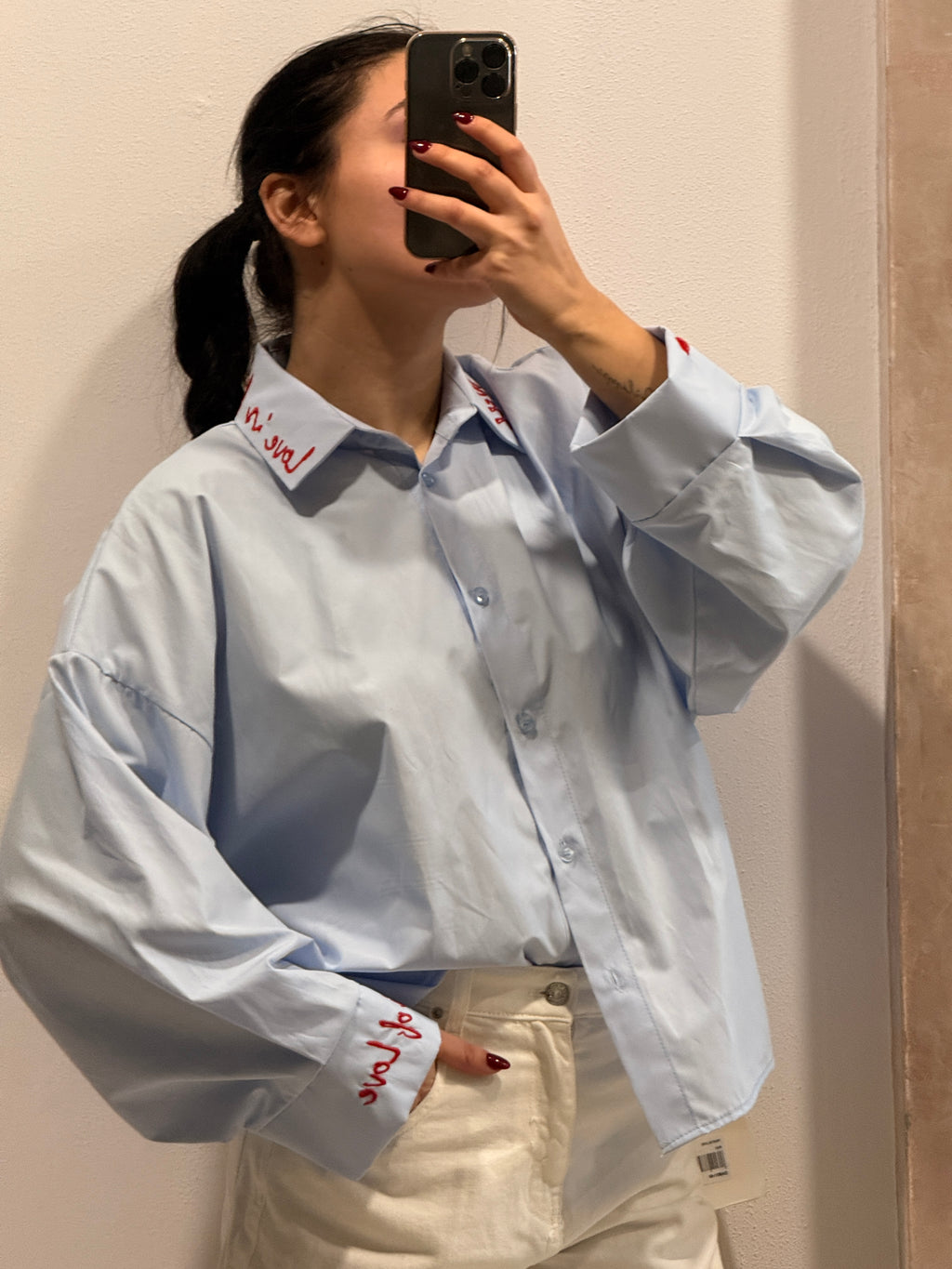 Camicia HaveOne con ricami rossi