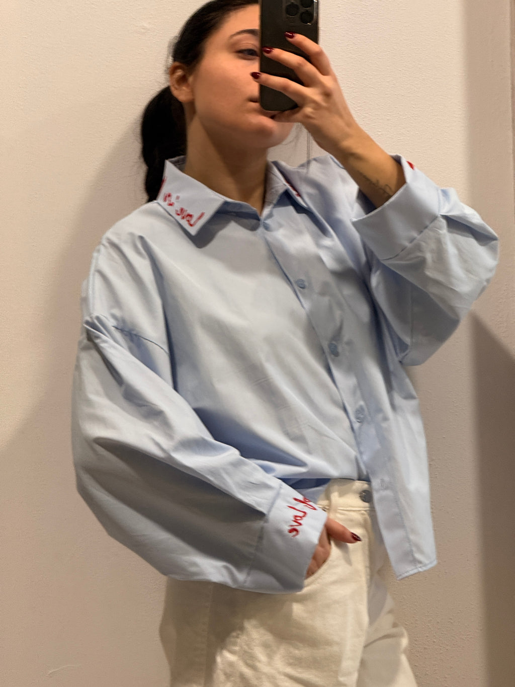 Camicia HaveOne con ricami rossi