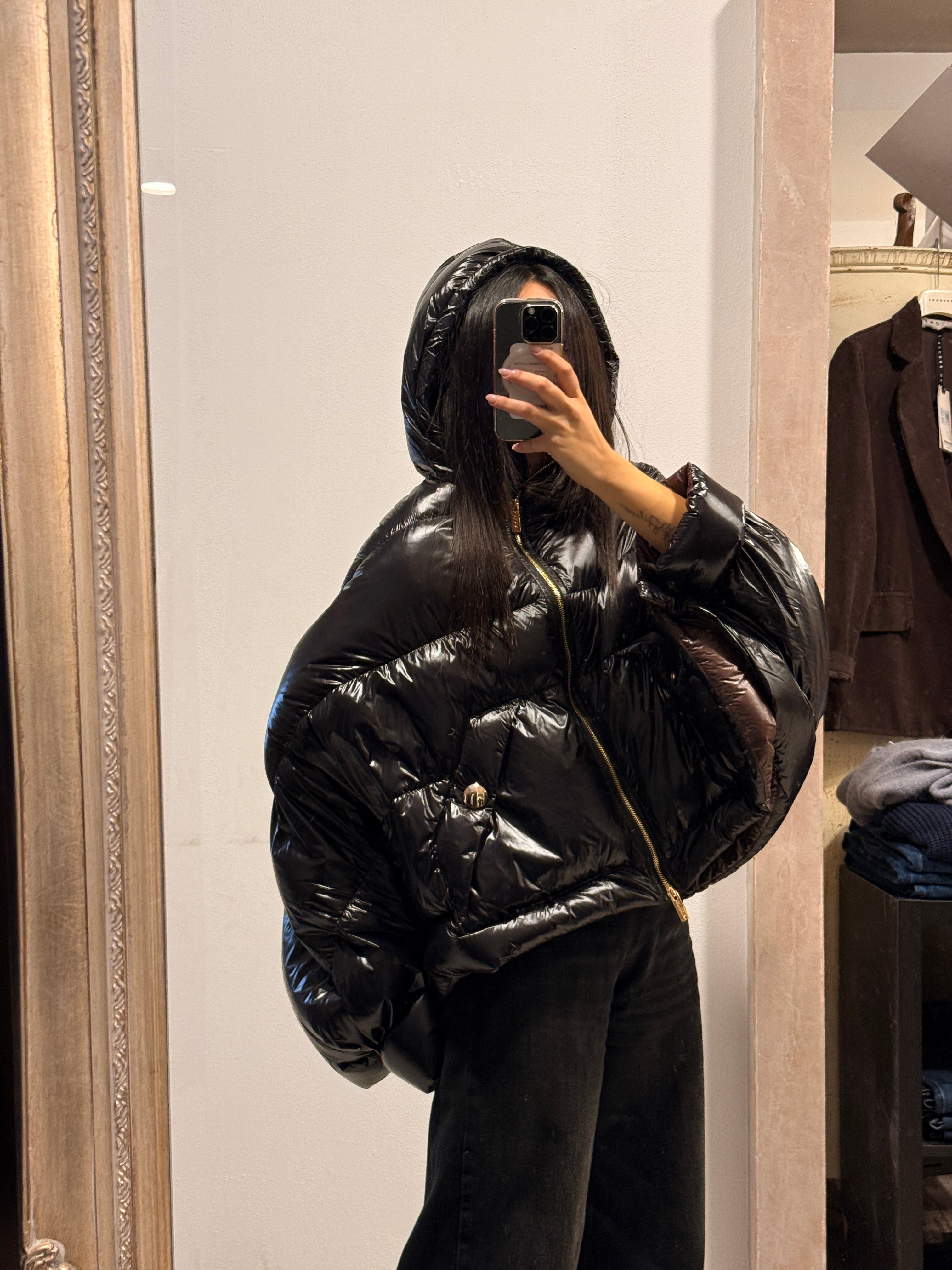 Piumino nero da donna VICOLO con maniche a pipistrello