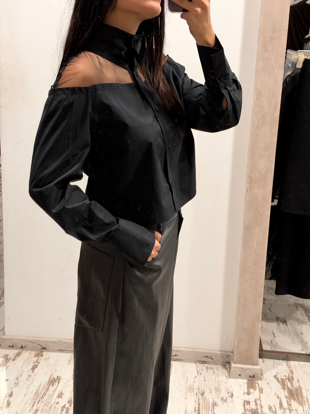 Camicia mezzo-collo con inserto velato – nero Vicolo