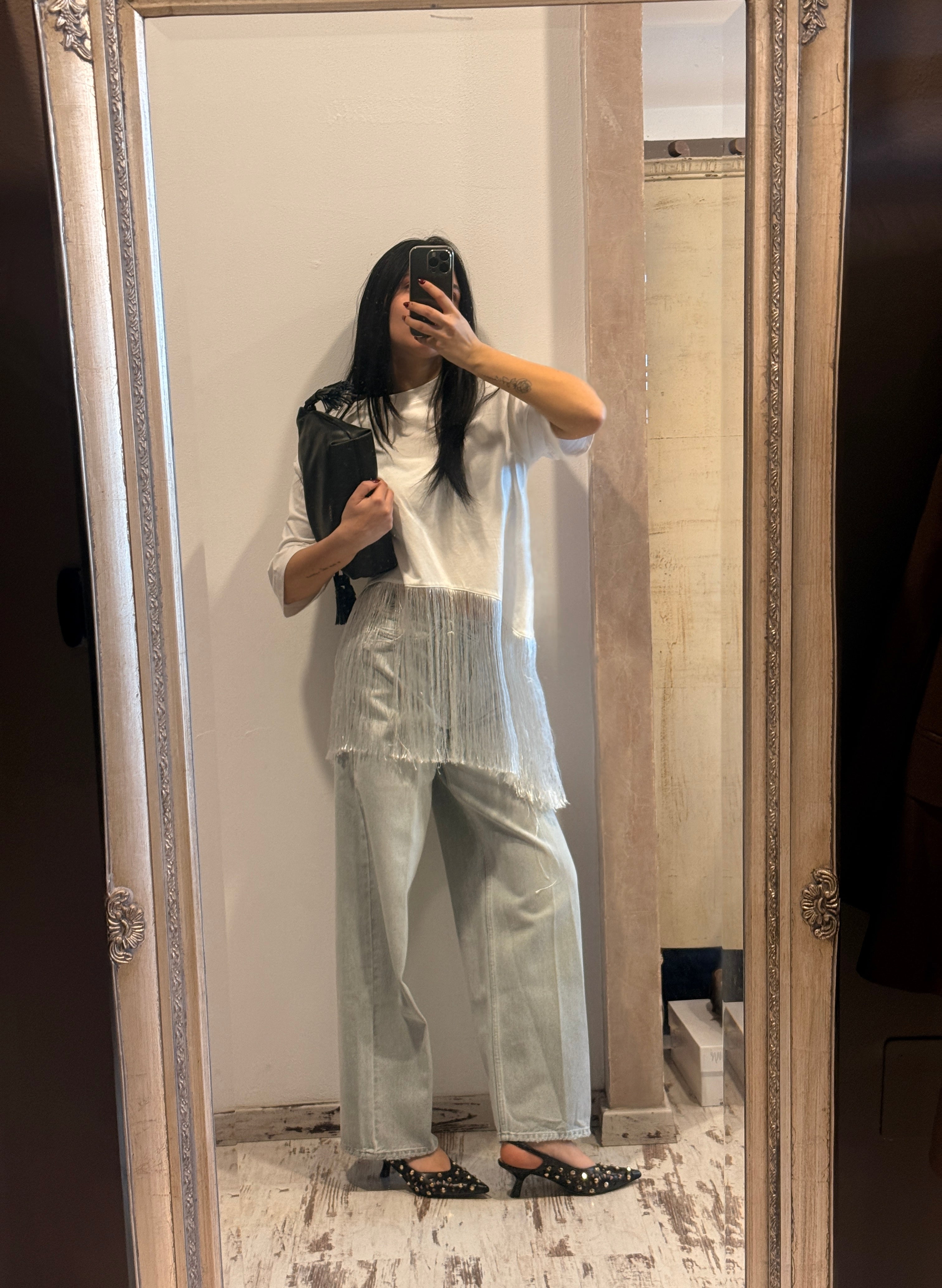 T shirt bianca taglio asimmetrico con frange argento - HaveOne