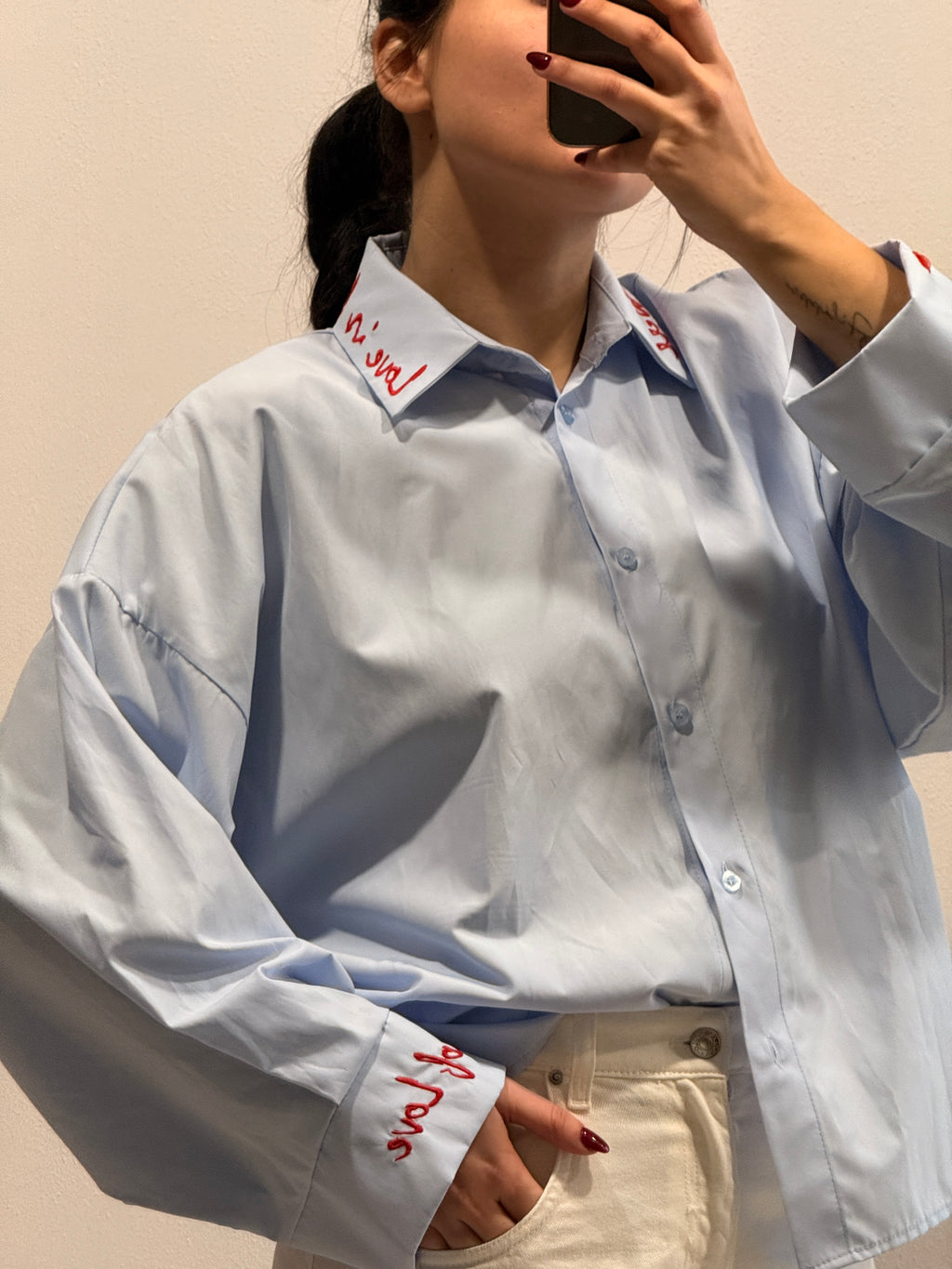 Camicia HaveOne con ricami rossi