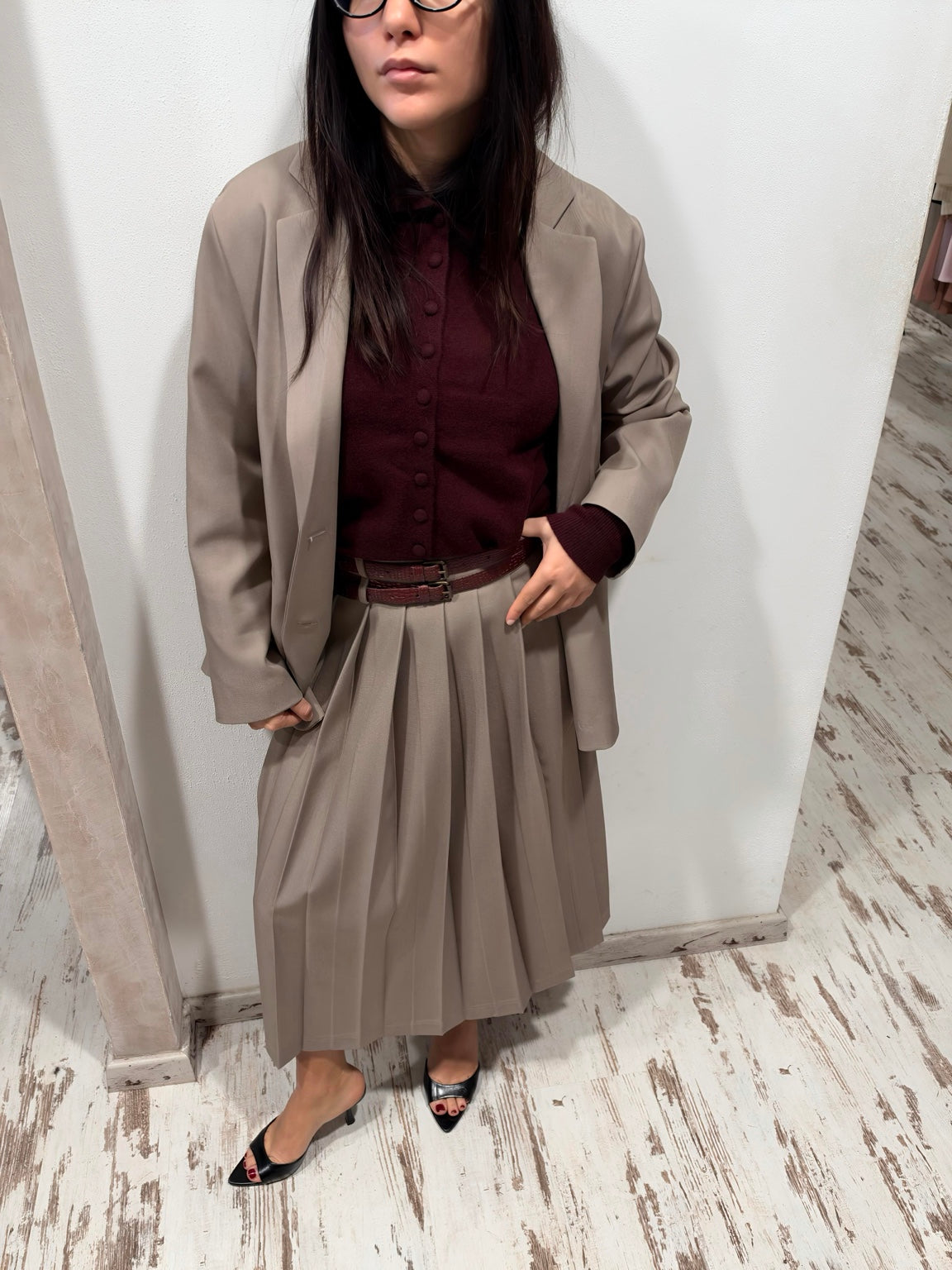 Blazer monopetto tortora aperto, con revers classici e tasche anteriori