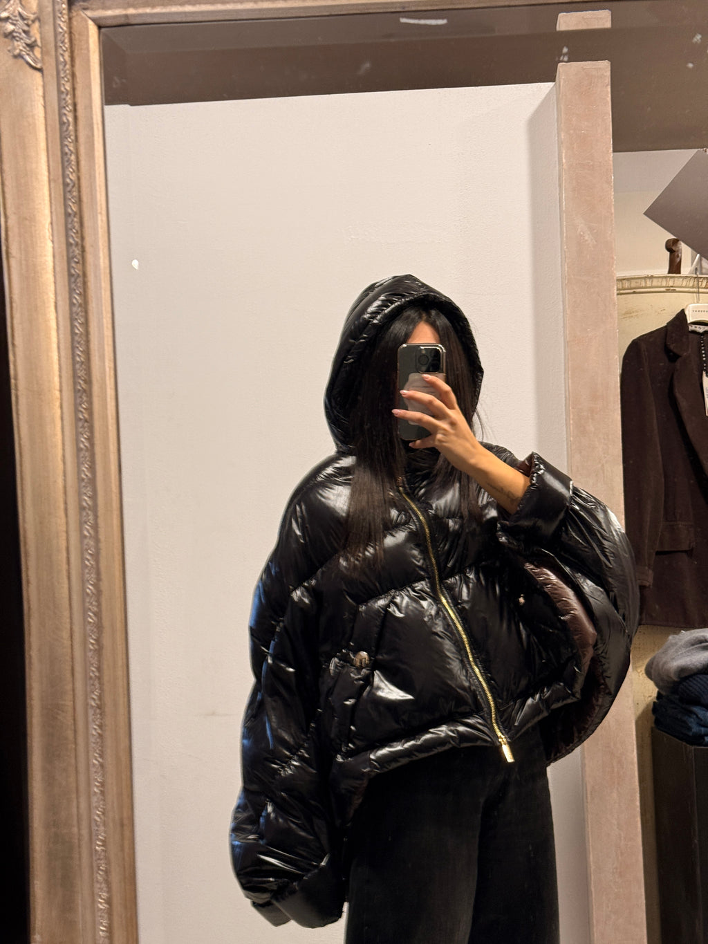 Piumino nero da donna VICOLO con maniche a pipistrello