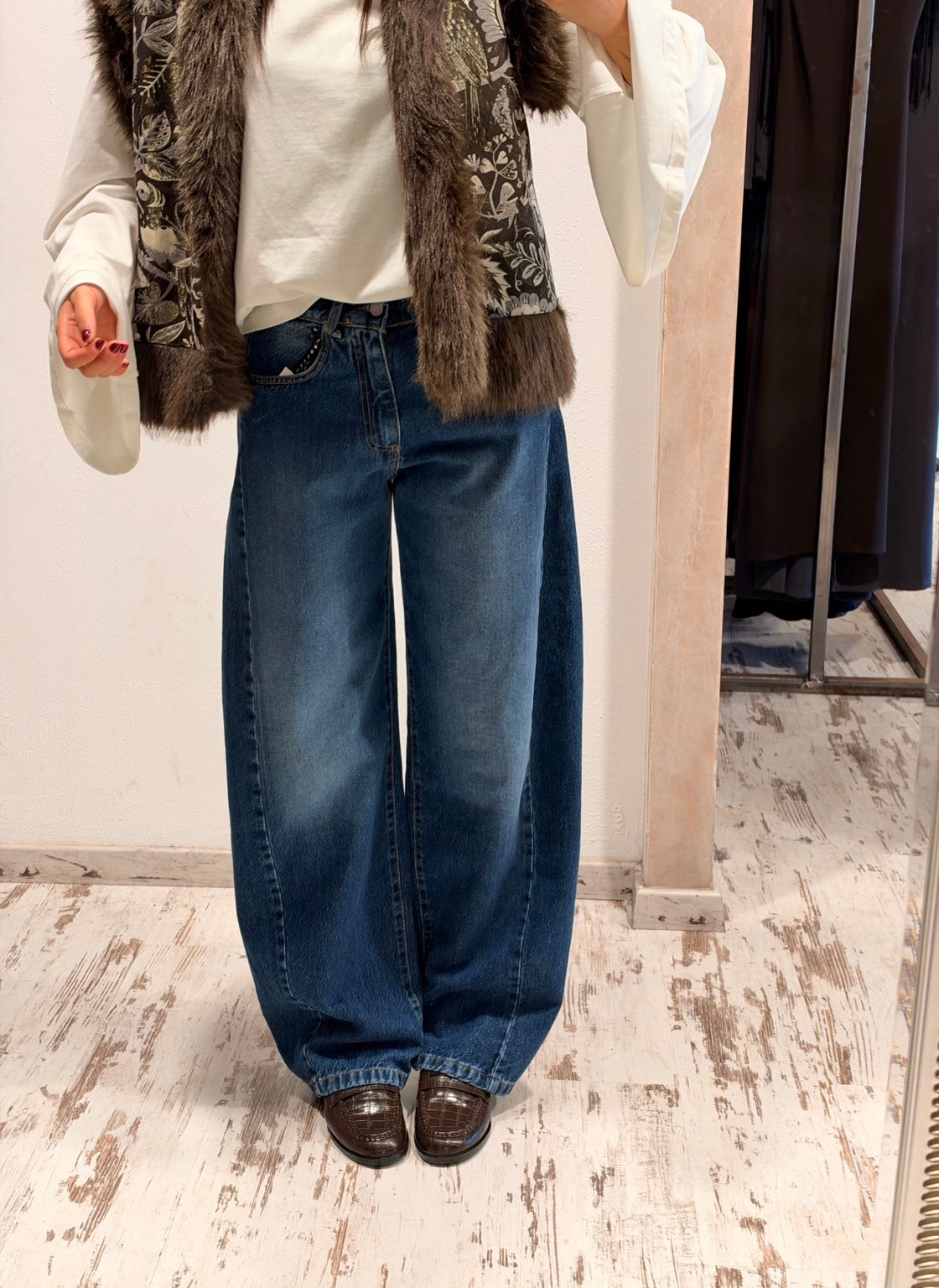 Jeans blu scuro a gamba ampia con cuciture centrali e orlo ampio
