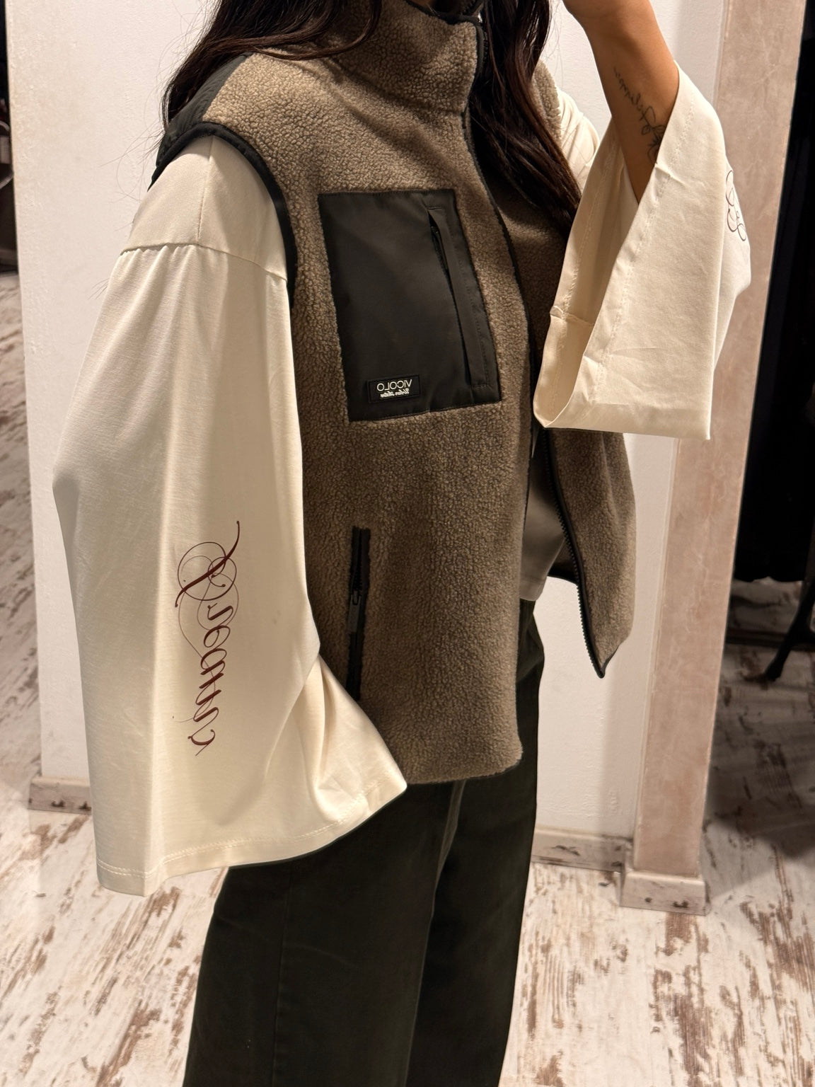 Gilet tessuto teddy ViCOLO dettaglio