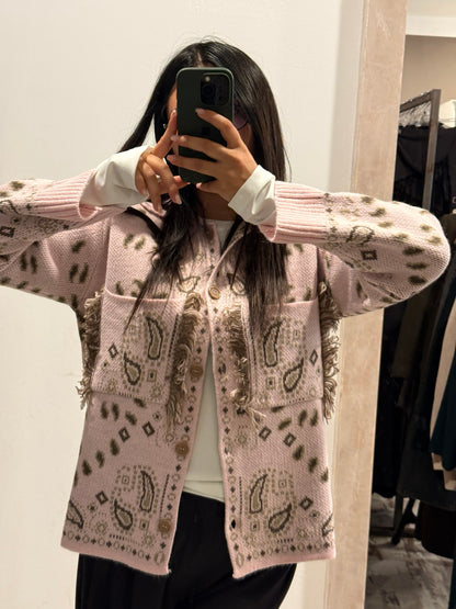 Dettaglio cardigan bandana rosa