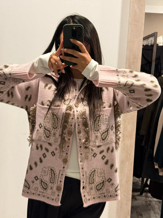 Dettaglio cardigan bandana rosa