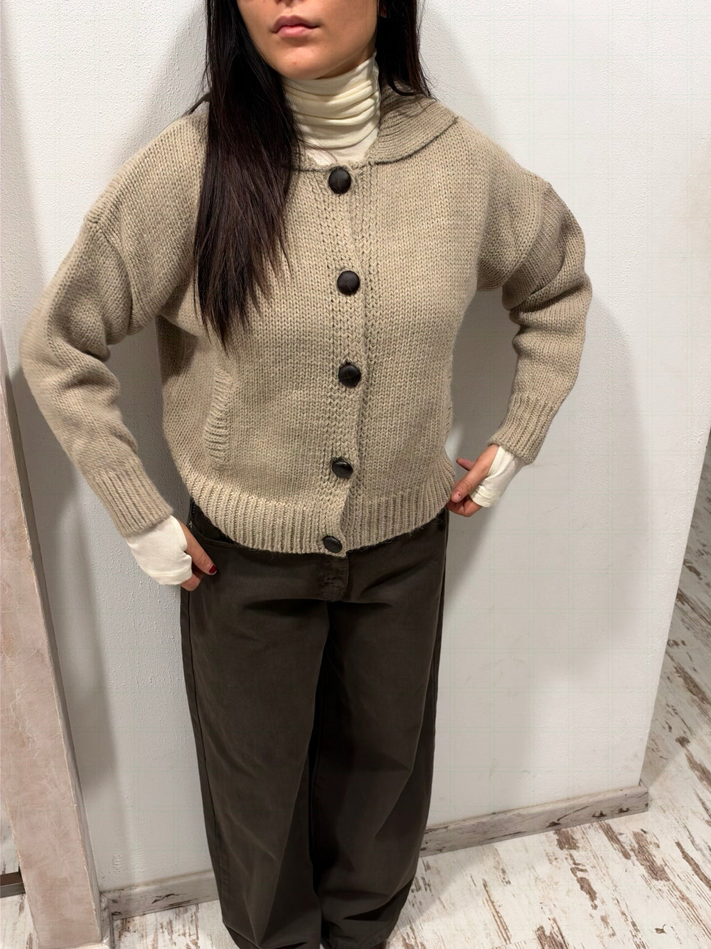 Cardigan misto lana Vicolo beige con colletto e bottoni scuri