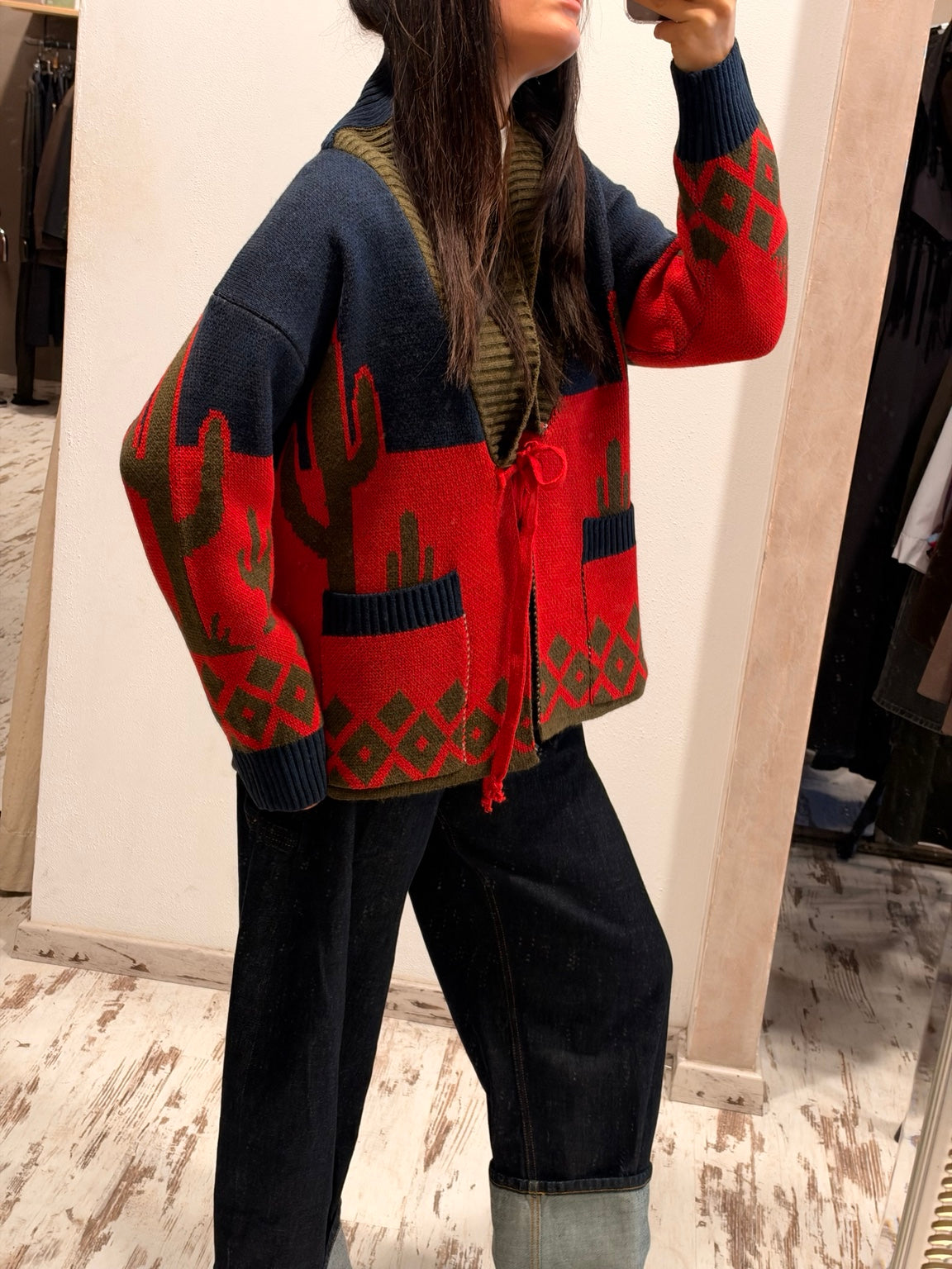 Cardigan Vicolo dettaglio laterale indossato