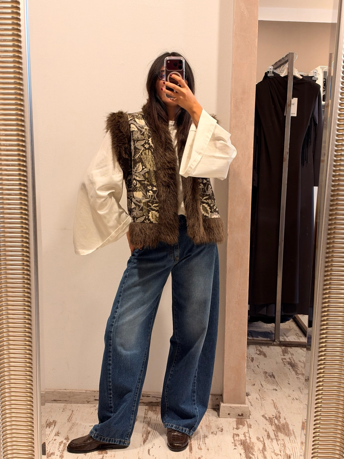 Gilet pelliccia marrone con pannello fantasia floreale e vestibilità aperta