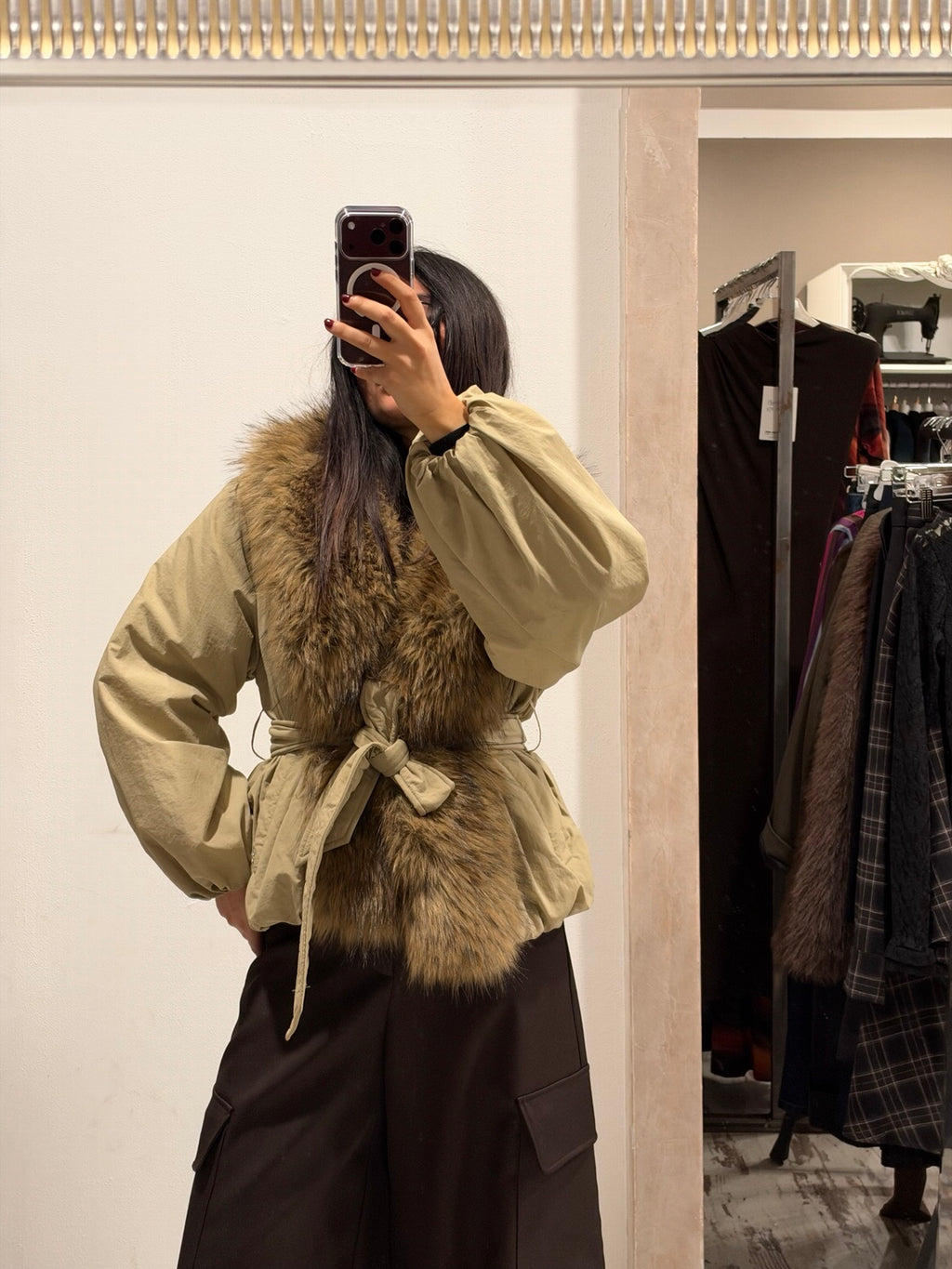 Parka con inserto pelliccia, cappuccio, cintura annodata, verde oliva con pelliccia marrone