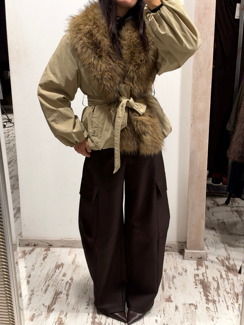 Parka con inserto pelliccia, chiusura frontale e cintura, cappuccio, verde oliva con pelliccia