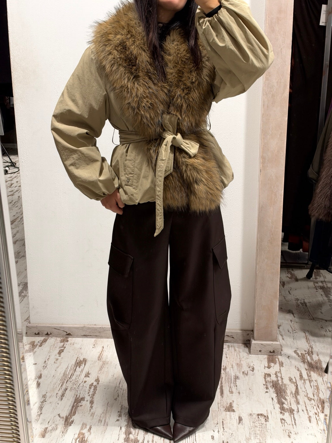 Parka con inserto pelliccia, chiusura frontale e cintura, cappuccio, verde oliva con pelliccia