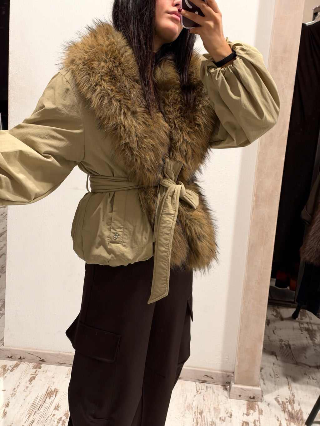 Parka con inserto pelliccia, cappuccio e cintura, tasca laterale, verde oliva con pelliccia