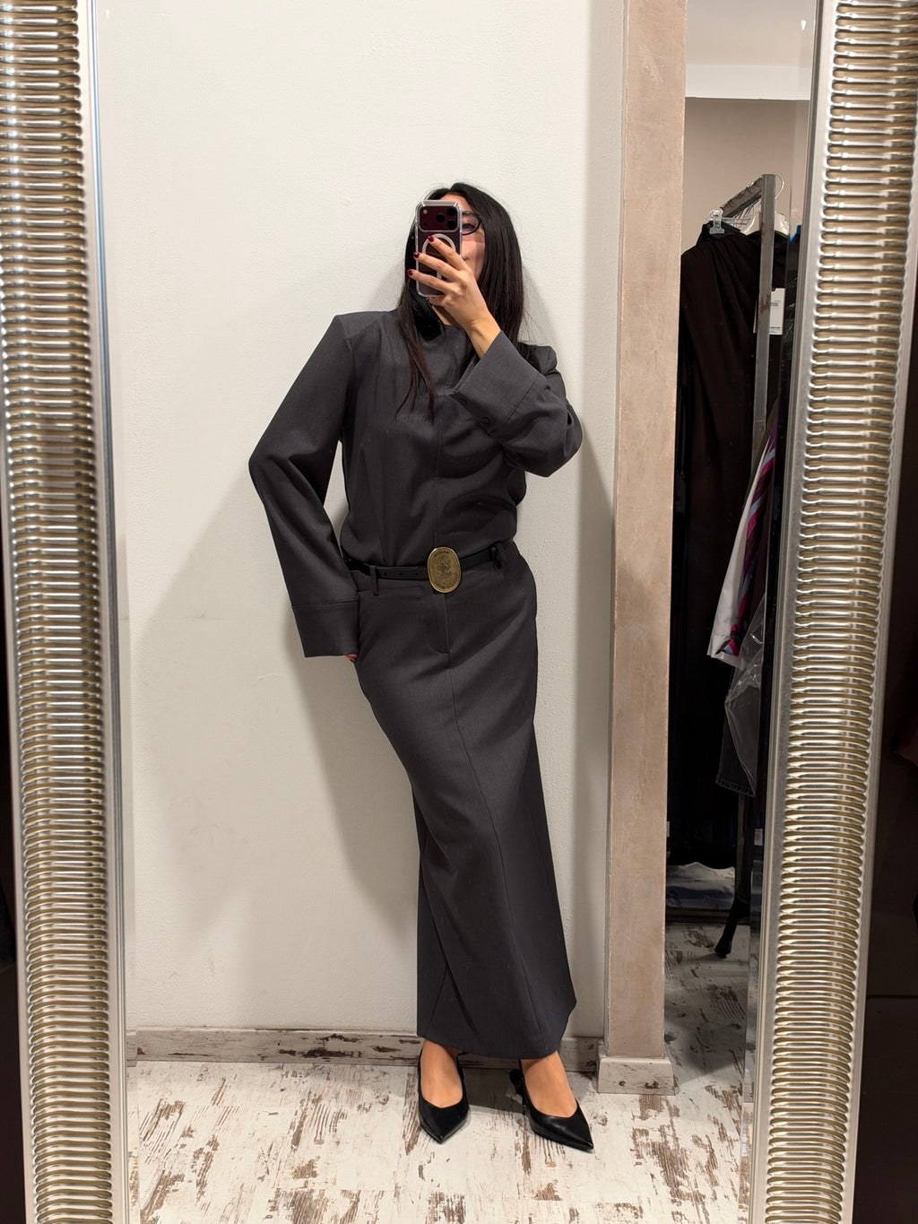 Top Tensione In grigio antracite look completo
