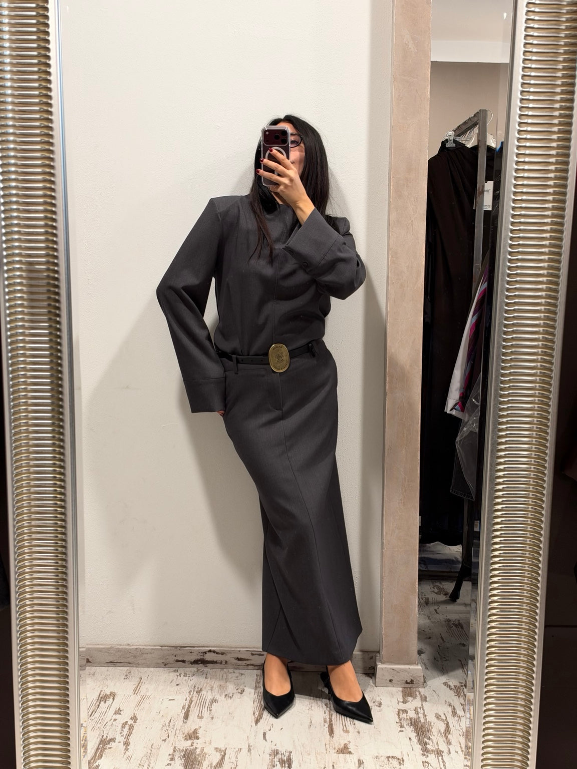 Top Tensione In grigio antracite look completo
