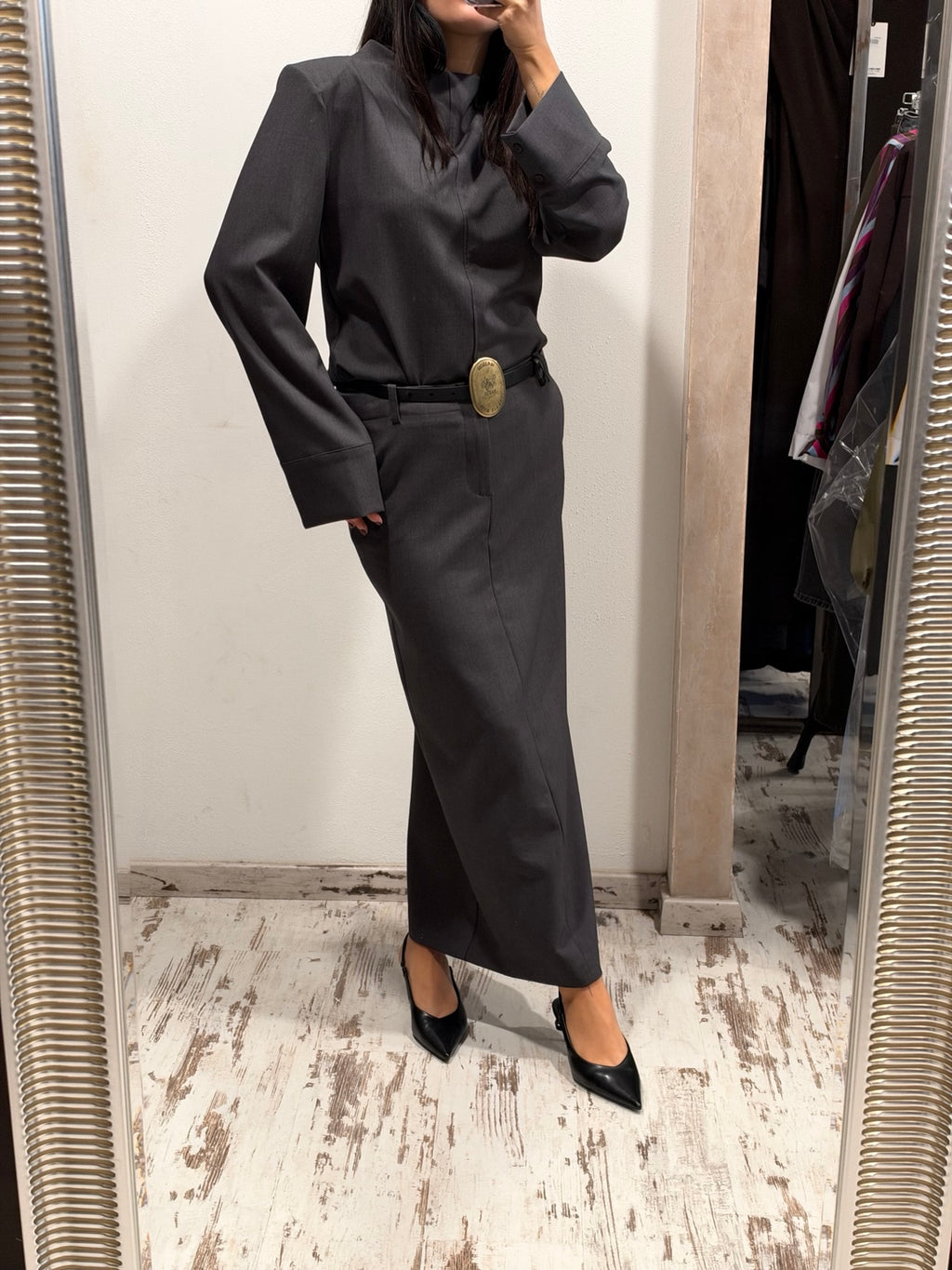 Top Tensione In grigio antracite indossato